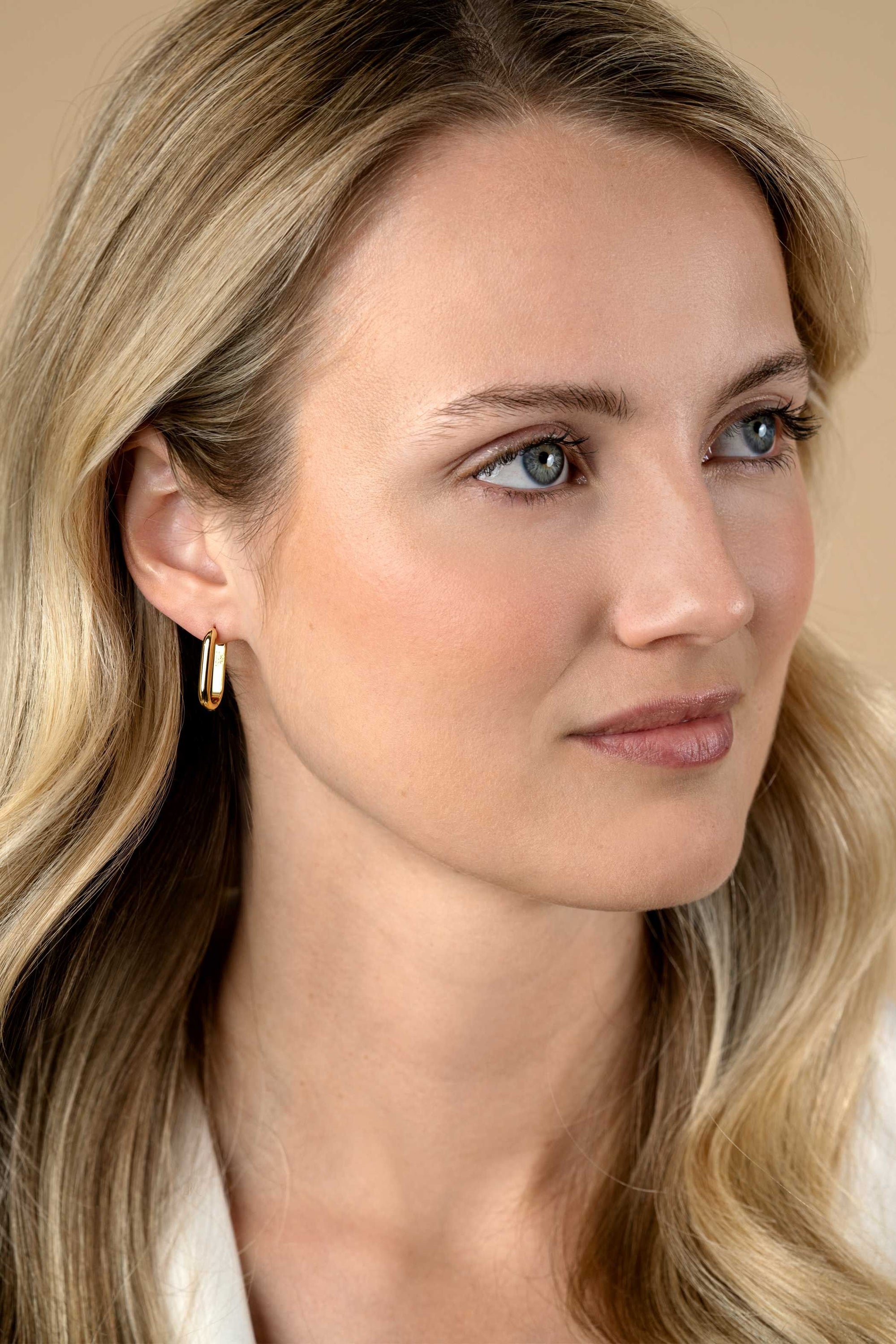 Zinzi gold plated zilveren oorringen in ovale vorm met ronde buis 3mm breed 20mm – ZIO2605G - PansiteNederland.nl