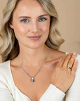 ZINZI zilveren gladde ring (5mm breed) speels bezet met vijf witte zirkonia's ZIR2655 - PansiteNederland.nl
