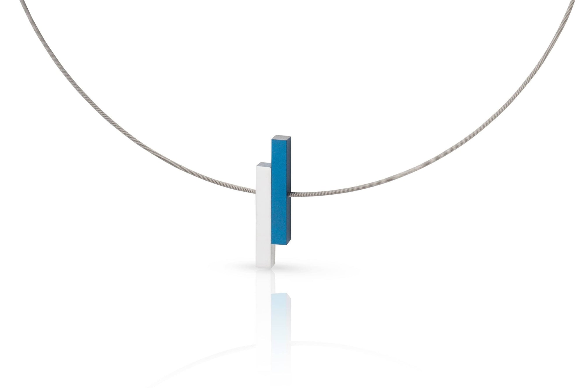 Clic Collier Eenvoudige staafjes Blauw C116B, exclusief en kwalitatief hoogwaardig. Ontdek nu!