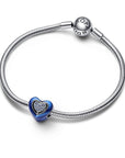 Pandora Blauwe Draaibare Hart Bedel 792750C01, exclusief en kwalitatief hoogwaardig. Ontdek nu!