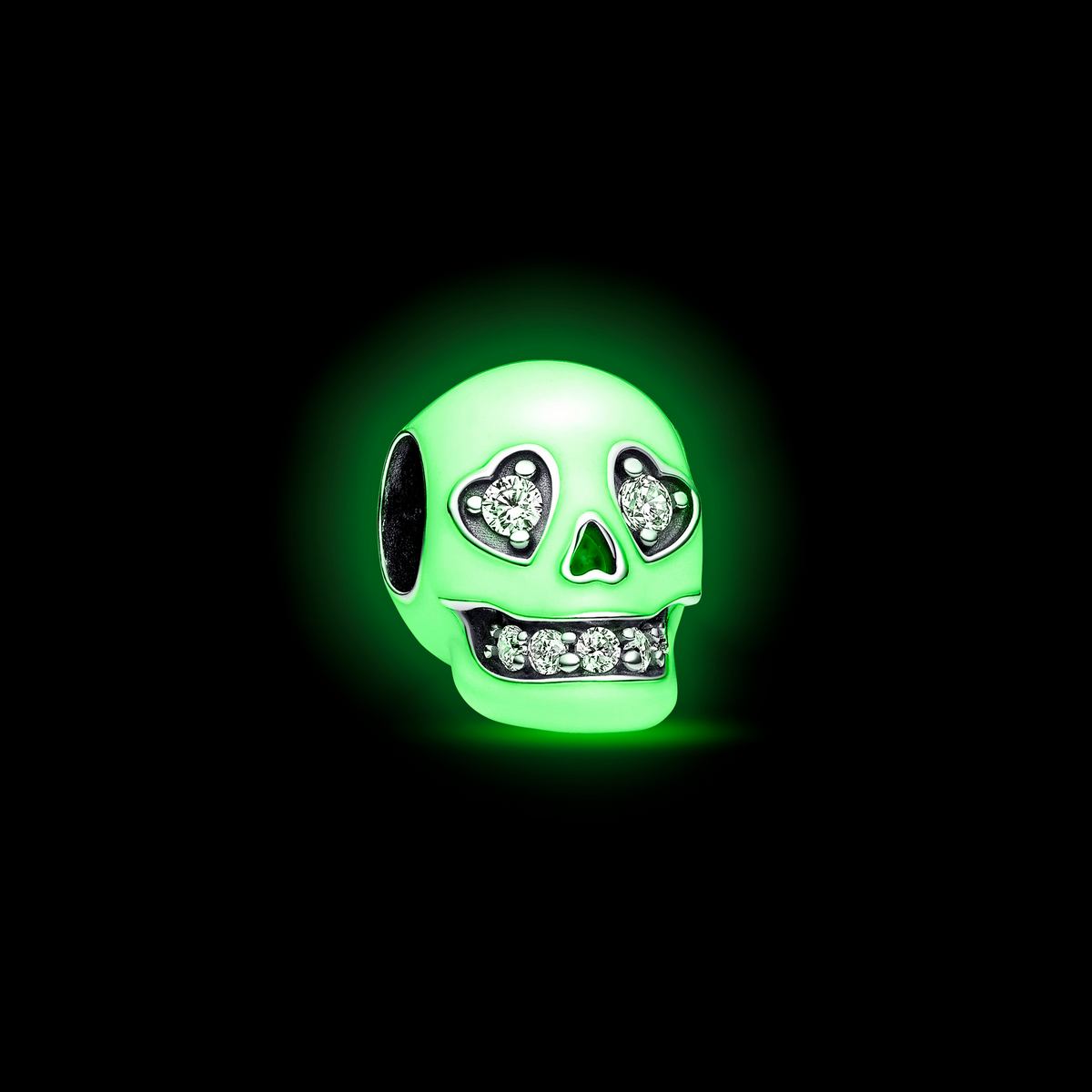 Pandora bedel Glow-in-the-dark Sparkling Skull 792811C01, exclusief en kwalitatief hoogwaardig. Ontdek nu!