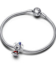 Pandora Speelse Disney Mickey Mouse bedel 792954C01, exclusief en kwalitatief hoogwaardig. Ontdek nu!