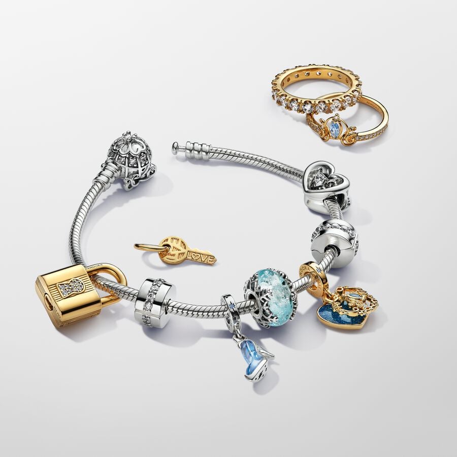 Pandora Disney Assepoesters Koets & Hart Dubbele Hangende Bedel 763072C01, exclusief en kwalitatief hoogwaardig. Ontdek nu!