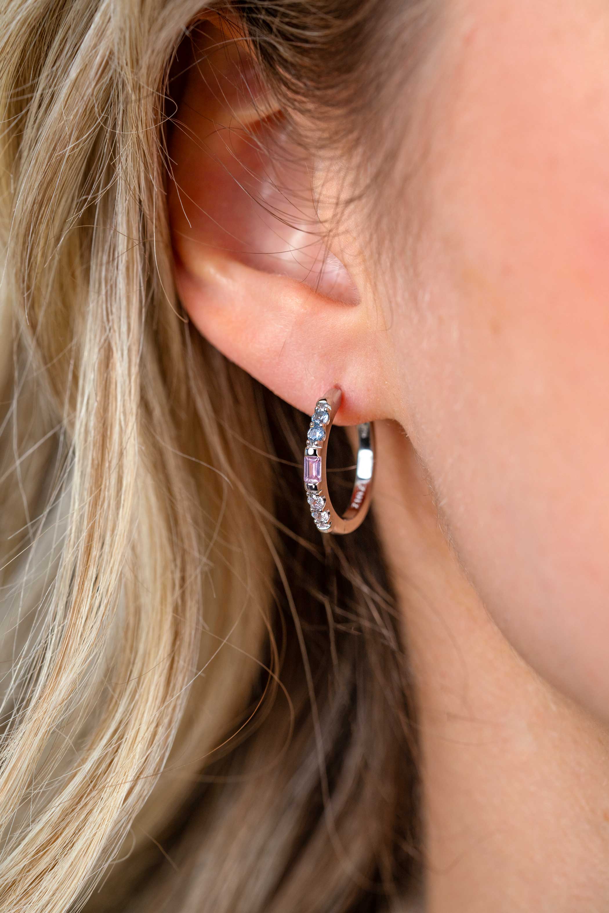 ZINZI Zilveren Oorbellen 19 mm Kleurstenen Wit Roze Blauw
