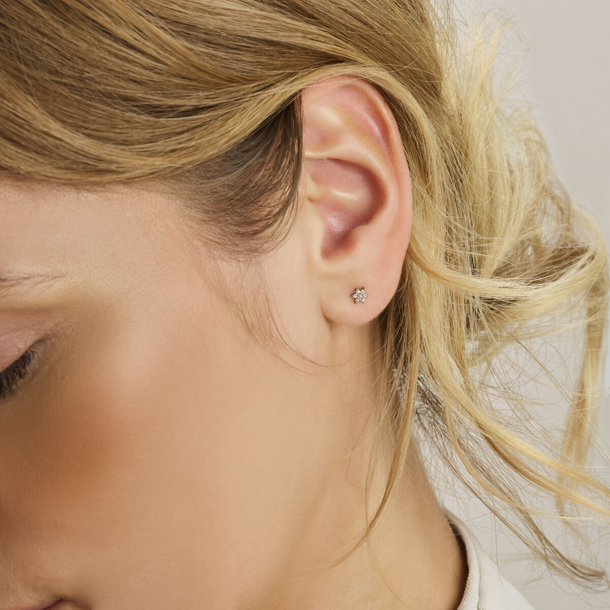 Oorknoppen zirkonia 9K geelgoud 4,5 mm wit