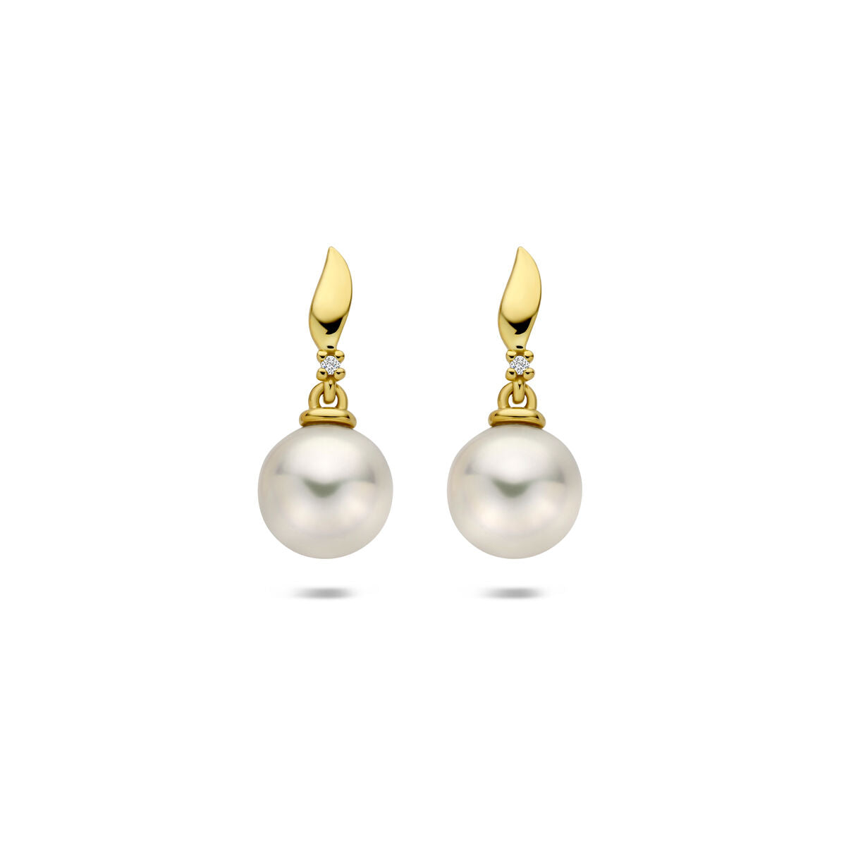 Fantasy Collection Hangende oorbellen parel en diamant 0.01ct (2x 0.005ct) h p 17 mm 14K geelgoud