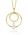 Zinzi gold plated zilveren ronde fantasie hanger bezet met drie ronde witte zoetwaterparels ZIH2616 (zonder collier) - PansiteNederland.nl