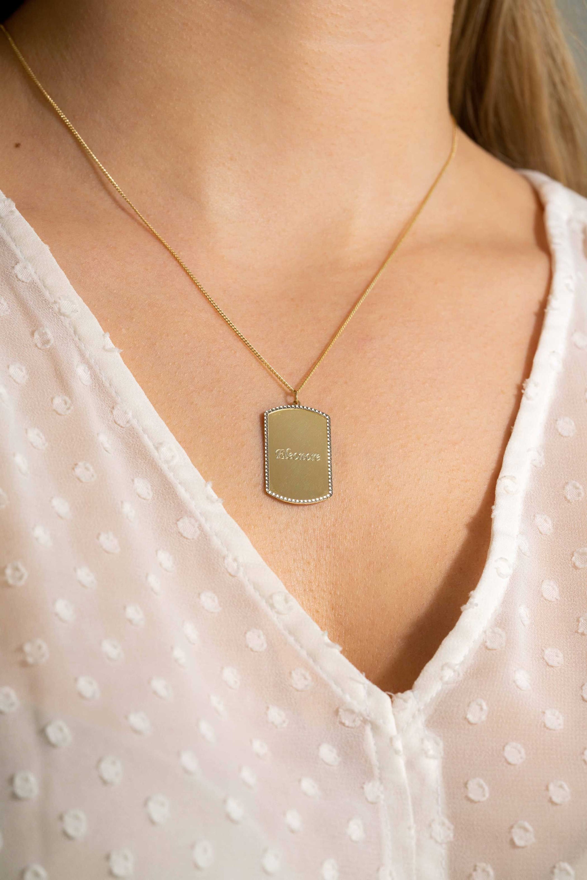 Zinzi Gold 14 krt gouden graveerplaat in rechthoeksvorm van 26 x 16mm en met chique witgouden parelrand ZGH365-26 (zonder collier) - PansiteNederland.nl