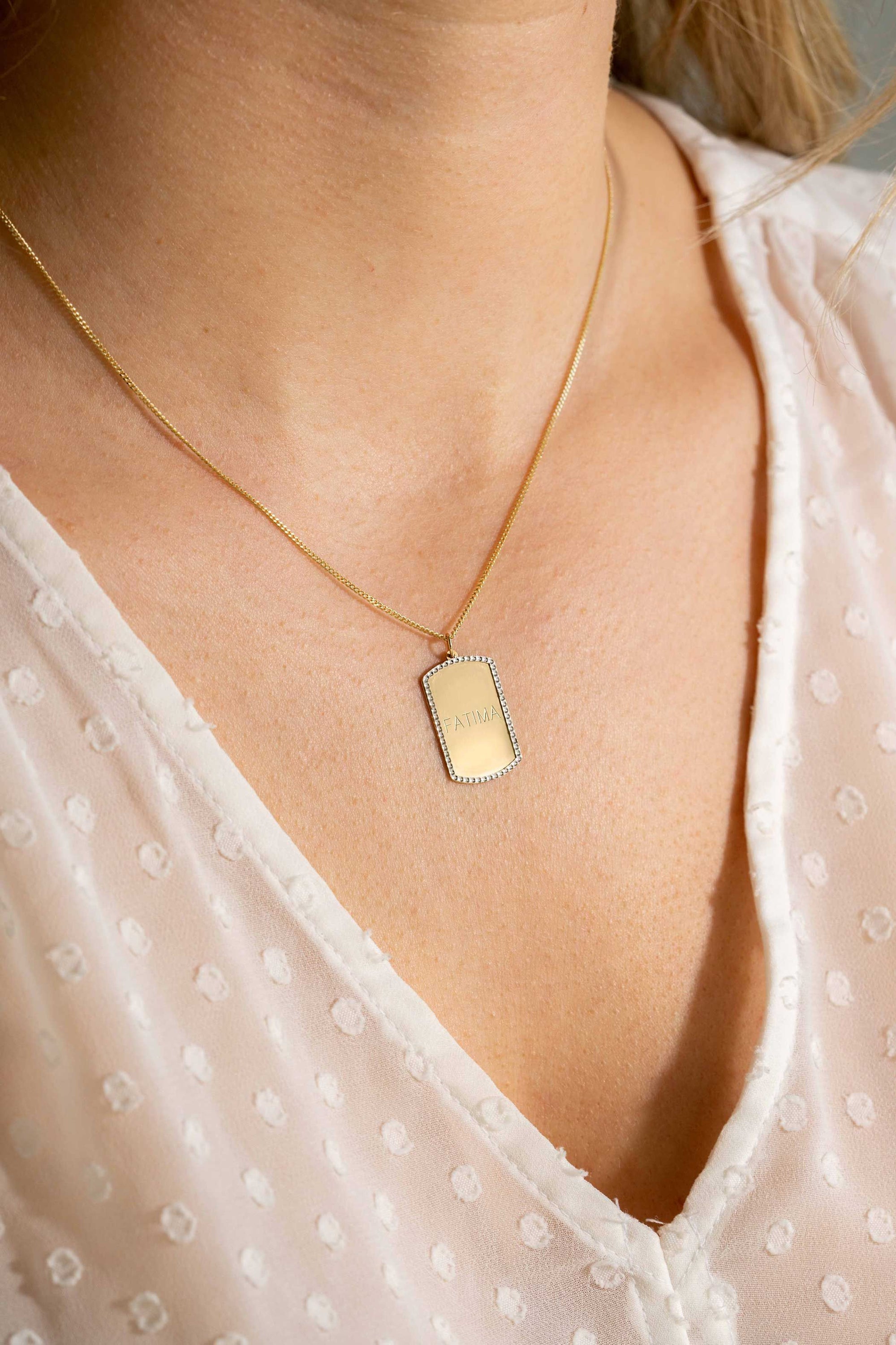 Zinzi Gold 14 krt gouden graveerplaat in rechthoeksvorm van 20 x 13mm en met chique witgouden parelrand ZGH365-20 (zonder collier) - PansiteNederland.nl