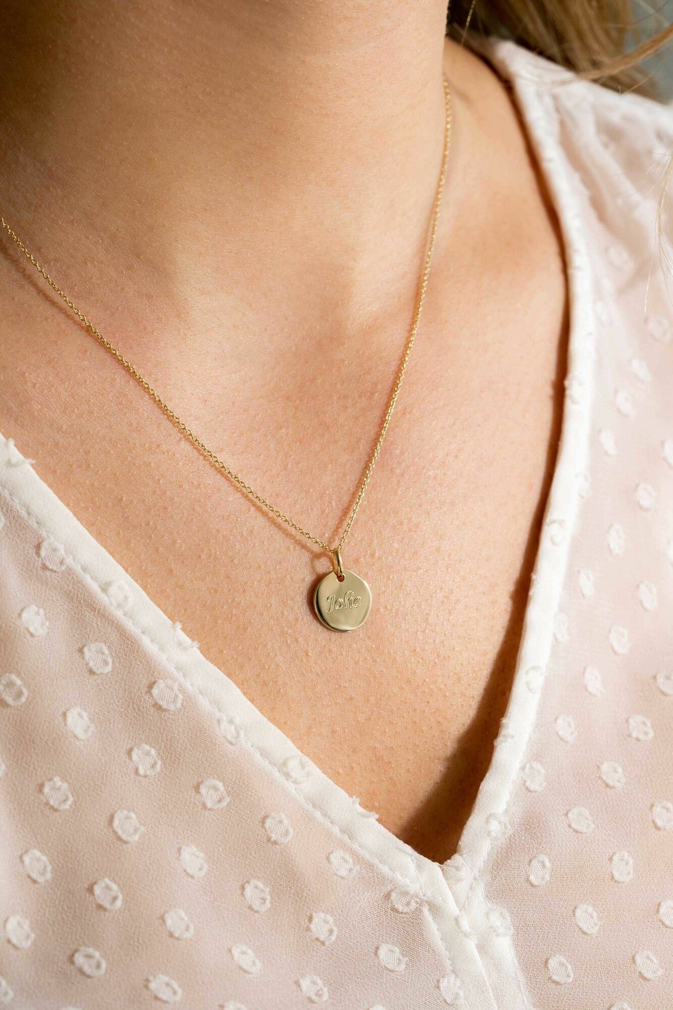 ZINZI 14K gouden hanger met rond plaatje van 10mm. Ideaal voor gravure (max. 4 letters). Vervaardigd van 14 karaat goud. Exclusief collier. - PansiteNederland.nl