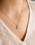 ZINZI 14K gouden hanger met rond plaatje van 10mm. Ideaal voor gravure (max. 4 letters). Vervaardigd van 14 karaat goud. Exclusief collier. - PansiteNederland.nl