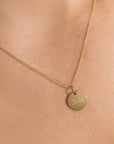 ZINZI 14K gouden hanger met rond plaatje van 10mm. Ideaal voor gravure (max. 4 letters). Vervaardigd van 14 karaat goud. Exclusief collier. - PansiteNederland.nl
