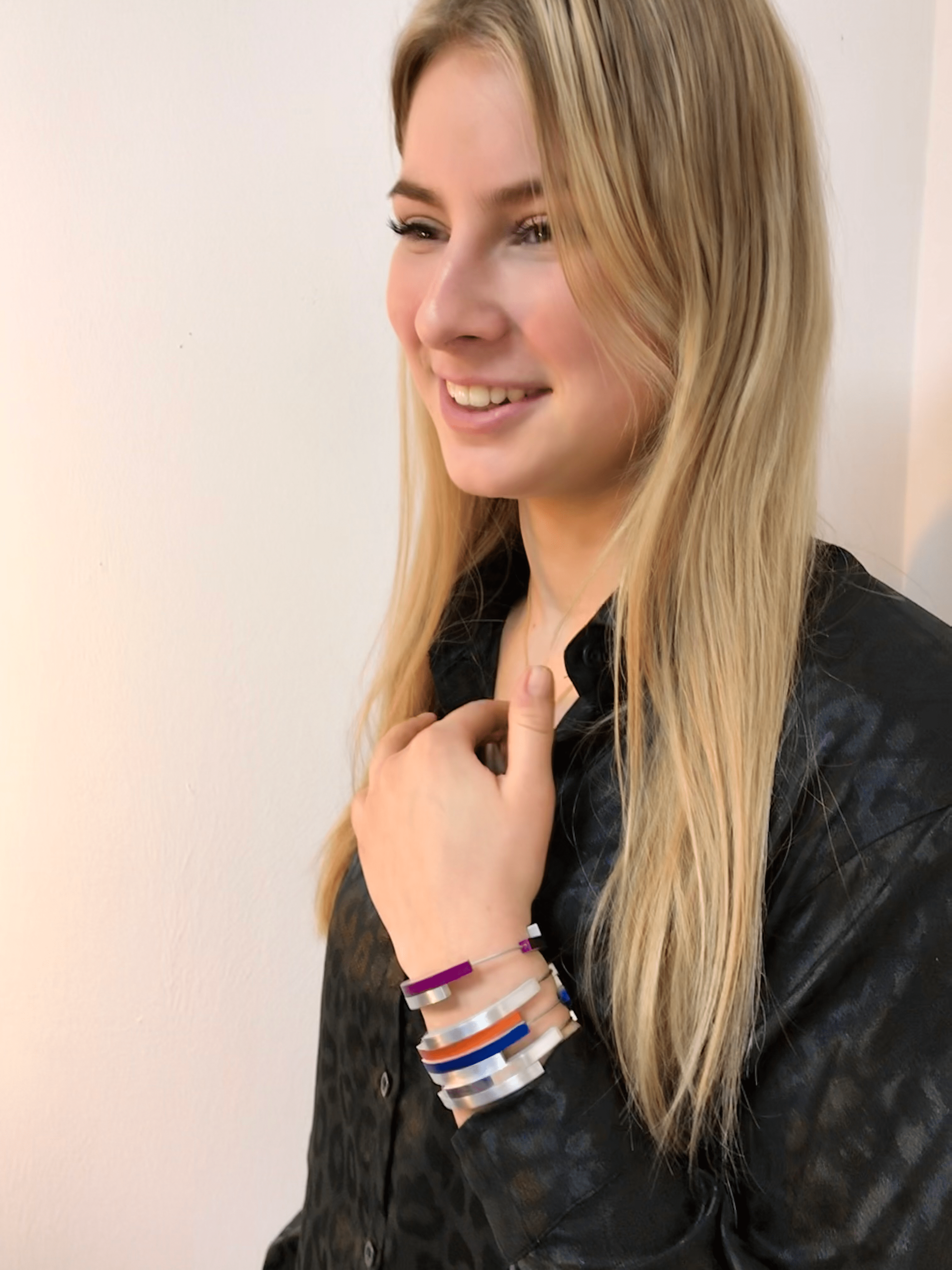 Clic Vier Bogen Rood Armband 10 mm verguld - A32R
