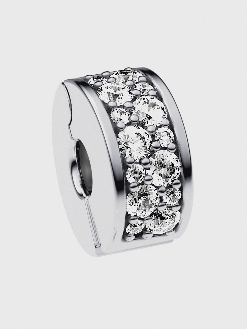 Video: model draagt de Pandora Clear Pavé Clip Bedel zilver