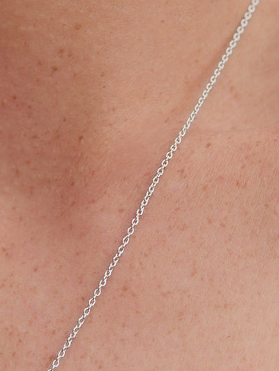 Model draagt Pandora Timeless sieraden