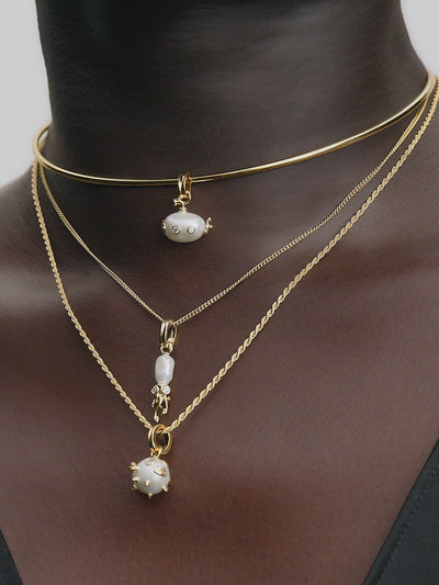 Video: model draagt Pandora sieraden