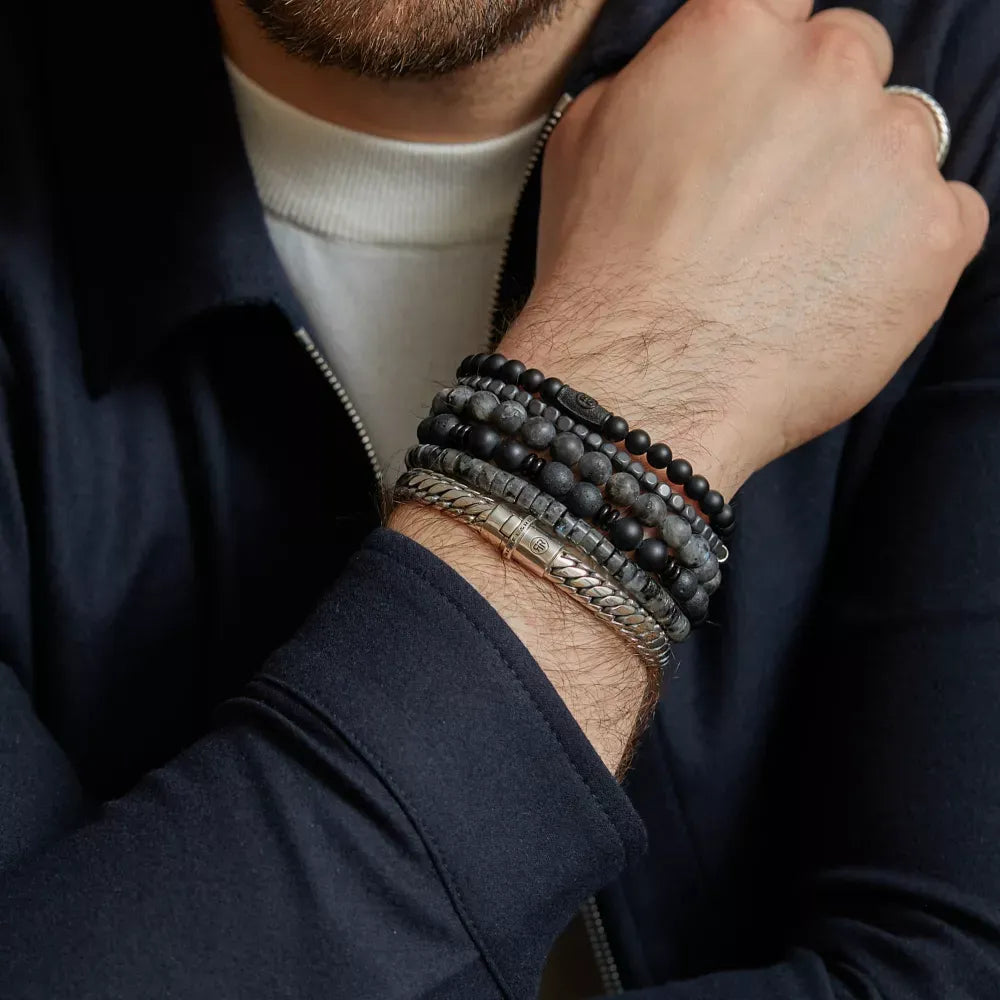 Rebel & Rose Apollo Nine armband gecombineerd met blauwe kralenarmbanden