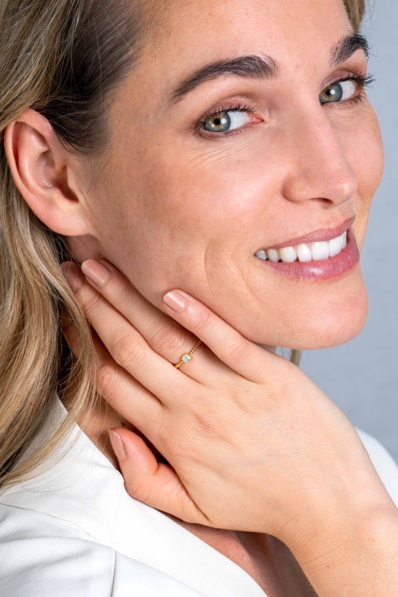ZINZI Gold 14 krt gouden ring met bolletjes scheen en bezet met een ronde witte zirkonia in vierkante zetting van 3,5mm ZGR310 - PansiteNederland.nl