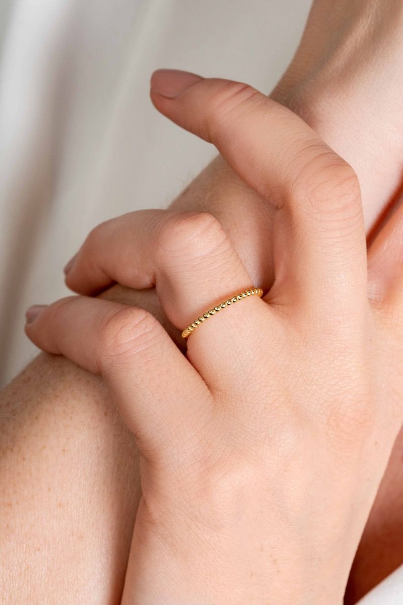 ZINZI Gold 14 krt gouden ring met bolletjes 1,5mm breed ZGR372 - PansiteNederland.nl