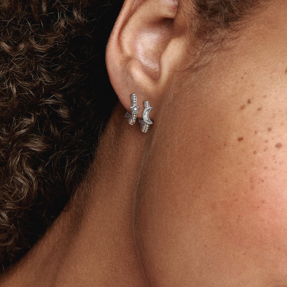 Pandora Crescent Moon &amp; Stars Beaded Hoop Earrings 299152C01, exclusief en kwalitatief hoogwaardig. Ontdek nu!