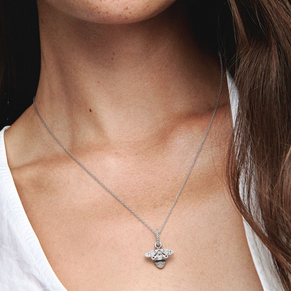 Pandora Sprankelende Bijenkoningin Hanger 398840C01, exclusief en kwalitatief hoogwaardig. Ontdek nu!