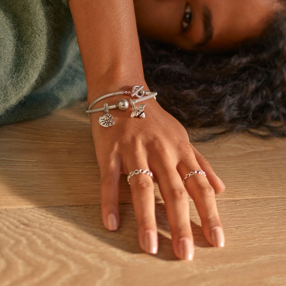 Pandora Sprankelende Bijenkoningin Hanger 398840C01, exclusief en kwalitatief hoogwaardig. Ontdek nu!