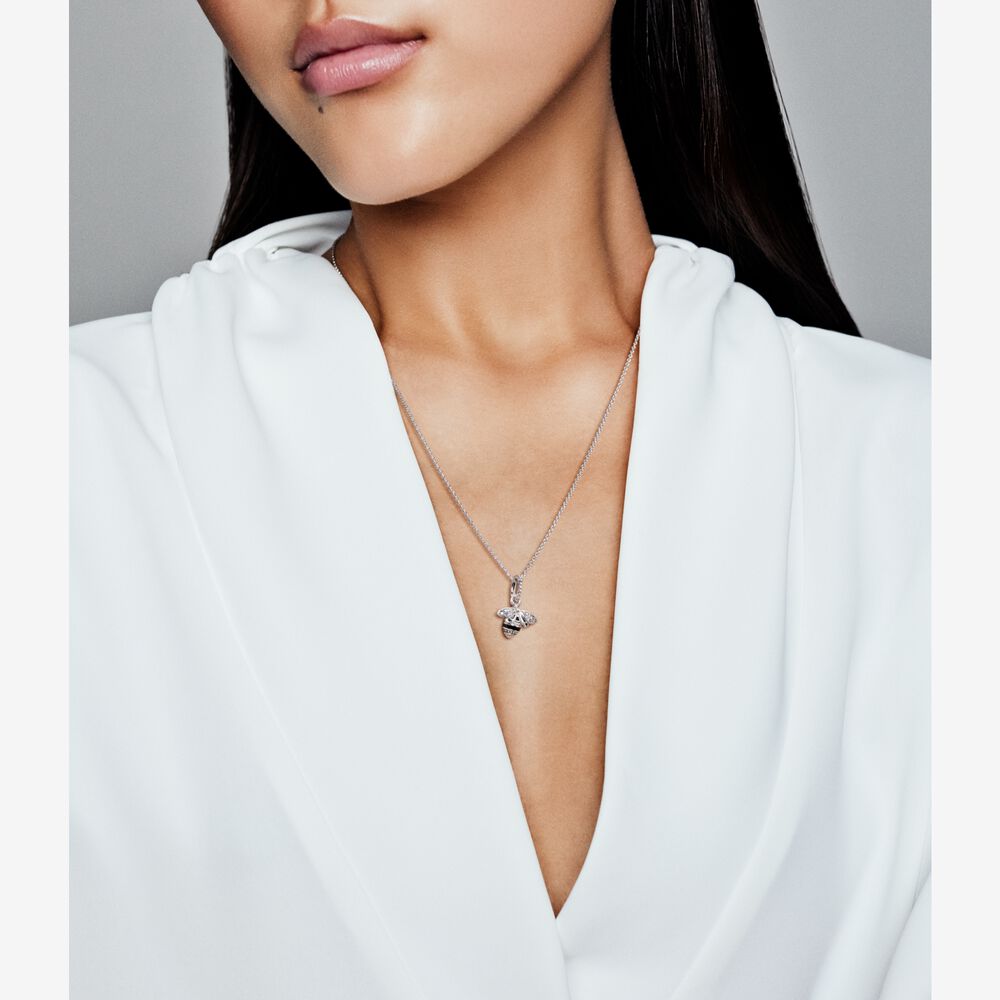 Pandora Sprankelende Bijenkoningin Hanger 398840C01, exclusief en kwalitatief hoogwaardig. Ontdek nu!