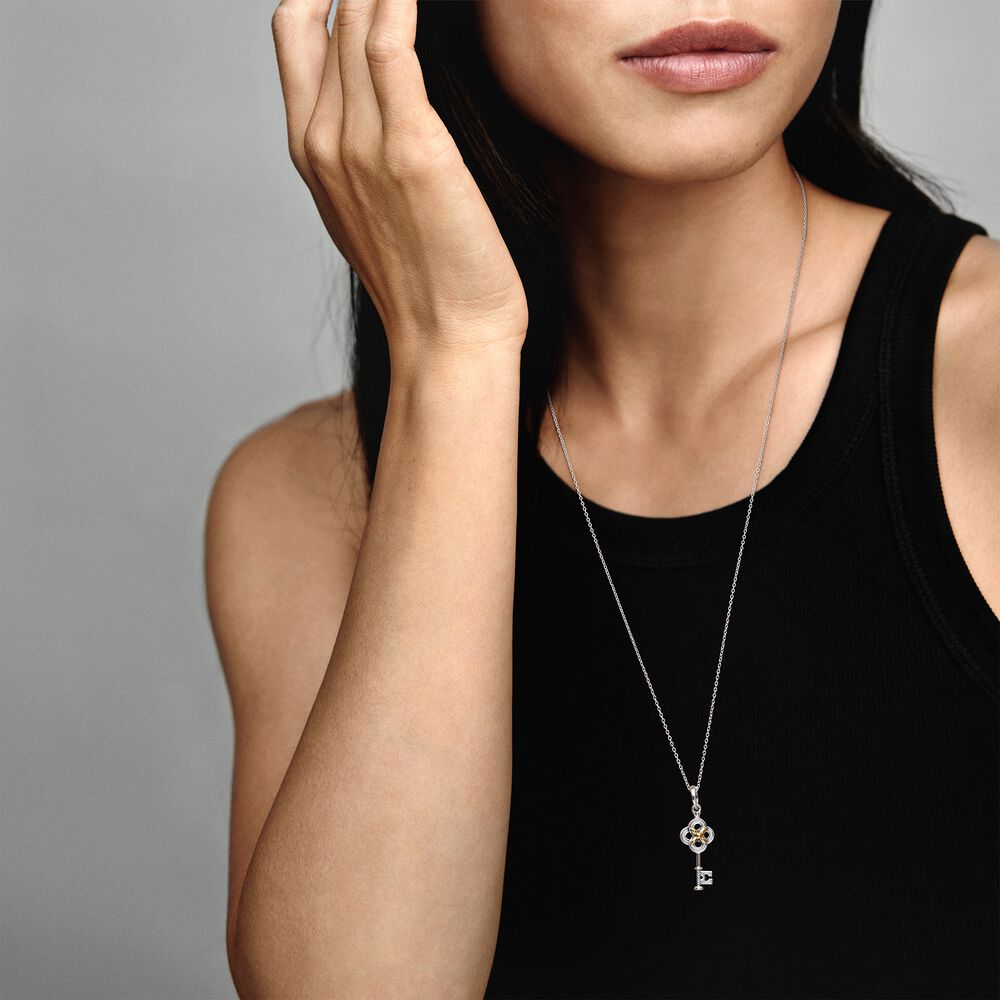 Pandora Two-tone Key &amp; Flower ketting 399339C01, exclusief en kwalitatief hoogwaardig. Ontdek nu!