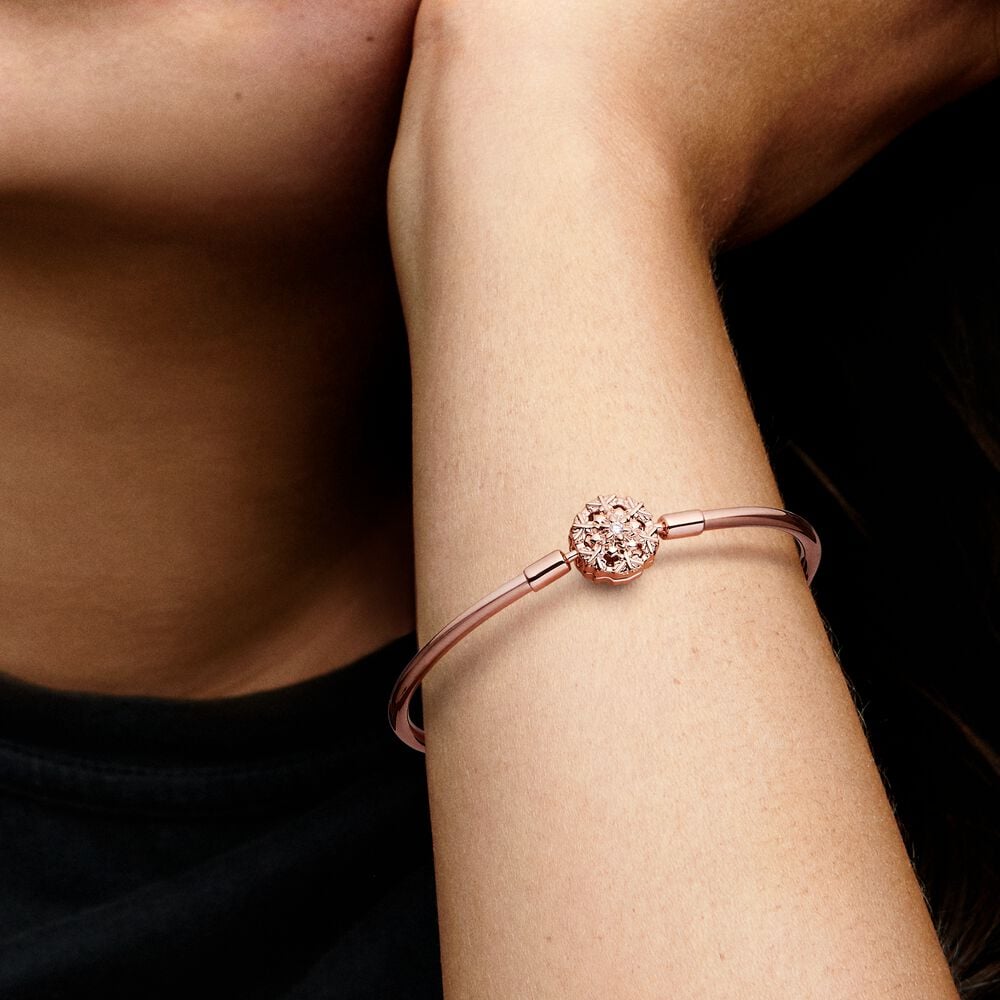 Pandora Moments Sparkling Snowflake Clasp Bangle 582338C01, exclusief en kwalitatief hoogwaardig. Ontdek nu!