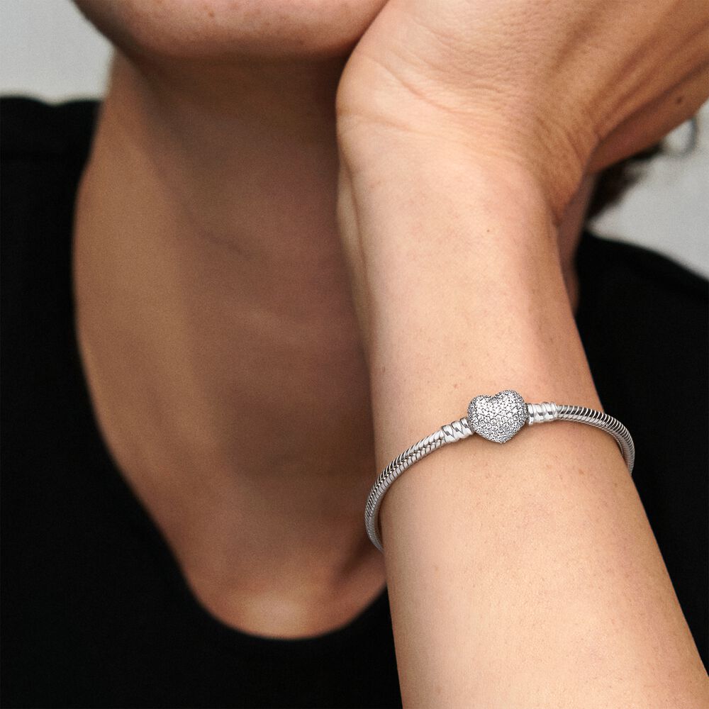 Pandora Moments Sprankelende Snake Chain Armband met Hartsluiting 590727CZ, exclusief en kwalitatief hoogwaardig. Ontdek nu!