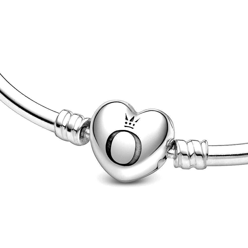 Pandora Moments Zilveren Bangle met Hartensluiting 596268, exclusief en kwalitatief hoogwaardig. Ontdek nu!