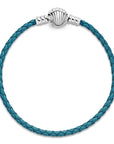 Pandora Moments Turquoise Gevlochten Leren Armband met Schelpsluiting 598951C01, exclusief en kwalitatief hoogwaardig. Ontdek nu!
