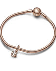 Pandora Letter u Script Alphabet Dangle Charm 782479C01, exclusief en kwalitatief hoogwaardig. Ontdek nu!