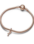 Pandora Letter f Script Alphabet Dangle Charm 782532C01, exclusief en kwalitatief hoogwaardig. Ontdek nu!