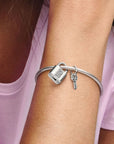 Pandora Hangslot en Sleutel Hangende Bedel 790088C01, exclusief en kwalitatief hoogwaardig. Ontdek nu!