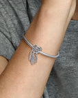 Pandora Bedel Three Feathers Dreamcatcher 799107C00, exclusief en kwalitatief hoogwaardig. Ontdek nu!