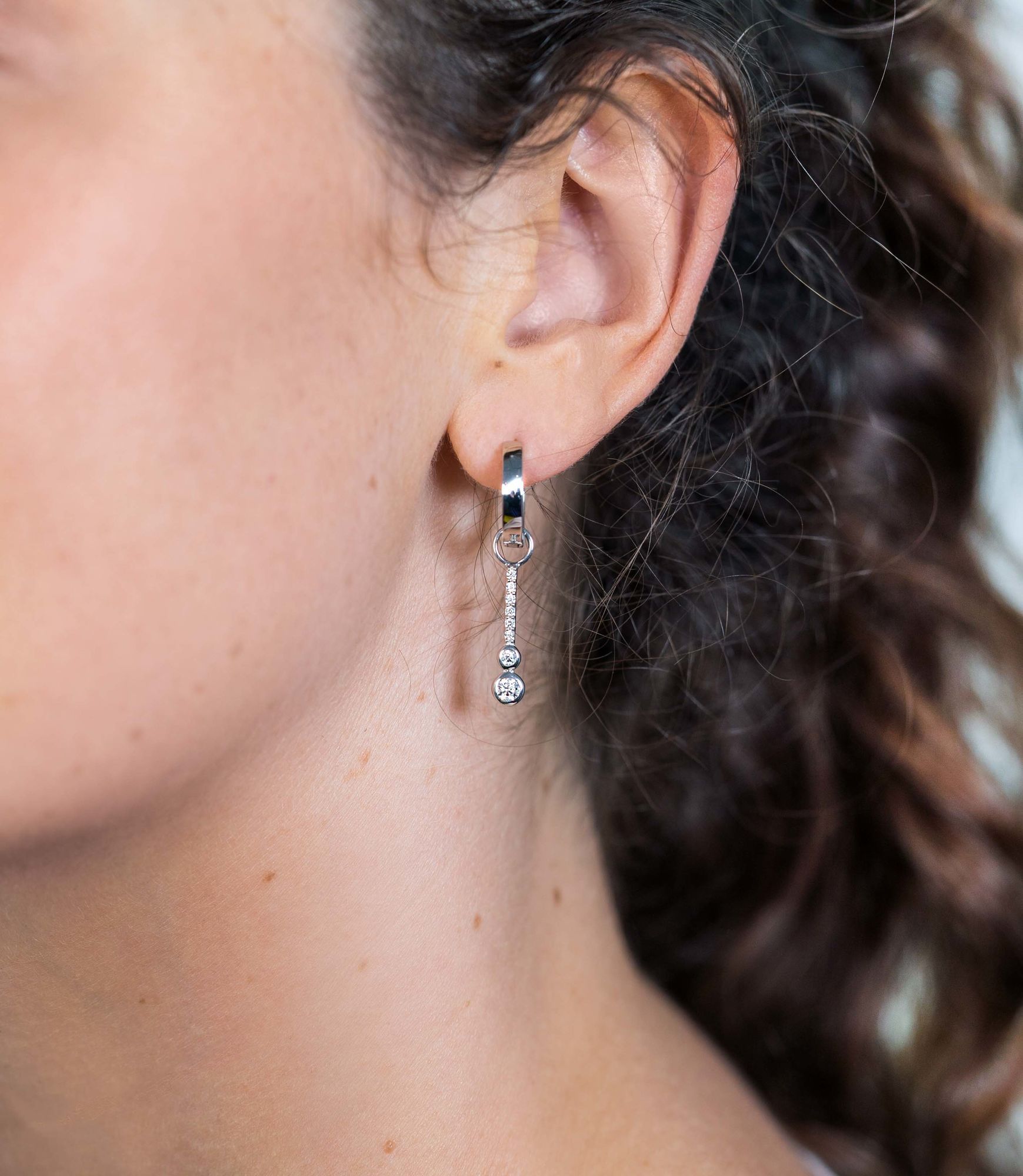 Zinzi zilveren oorbedels staafje 23mm met witte Zirkonia's ZICH1954, exclusief en kwalitatief hoogwaardig. Ontdek nu!