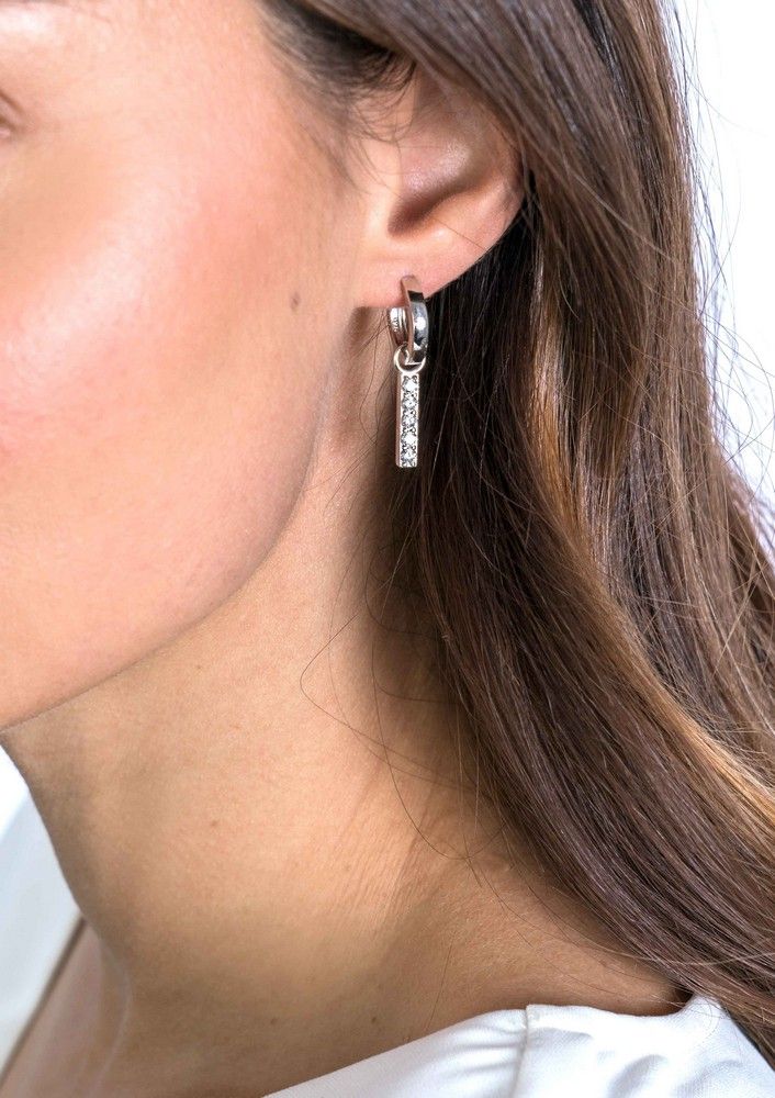 Zinzi zilveren oorbedels 21,5 mm staafje zirkonia ZICH2142, exclusief en kwalitatief hoogwaardig. Ontdek nu!