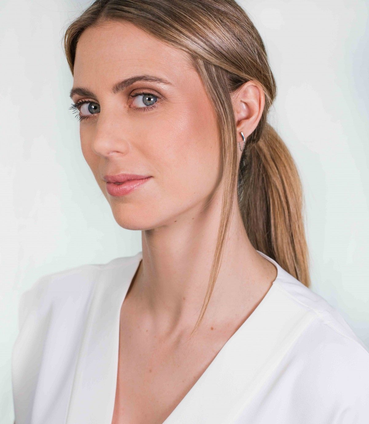 Zinzi zilveren oorknoppen met ketting staaf ZIO1688, exclusief en kwalitatief hoogwaardig. Ontdek nu!