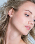 Zinzi zilveren oorknoppen veertje 10mm ZIO2212, exclusief en kwalitatief hoogwaardig. Ontdek nu!