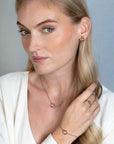Zinzi zilveren oorstekers bicolor rond met kruisvorm en witte zirkonia's 13mm ZIO2249, exclusief en kwalitatief hoogwaardig. Ontdek nu!
