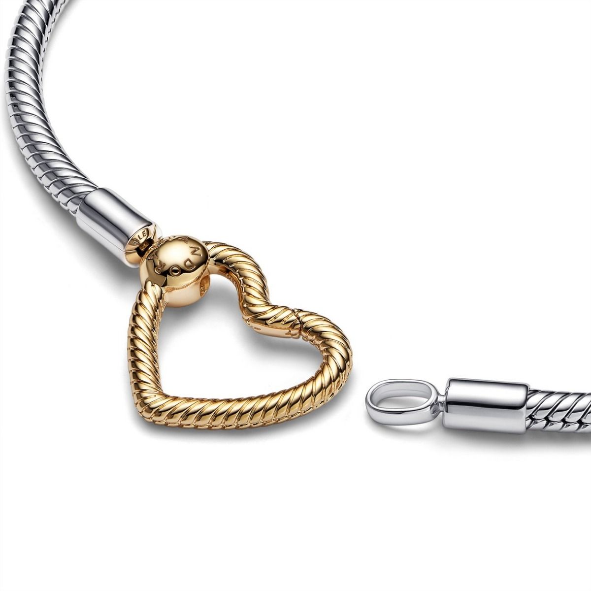 Pandora Moments Hearts Closure Slangenschakelarmband 569539C00, exclusief en kwalitatief hoogwaardig. Ontdek nu!