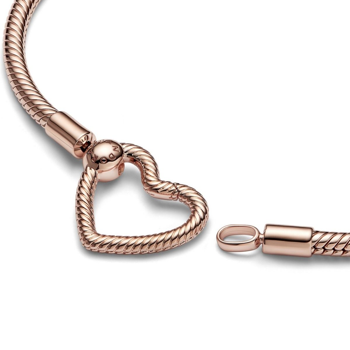 Pandora Moments Hearts Closure Slangenschakelarmband 582257C00, exclusief en kwalitatief hoogwaardig. Ontdek nu!