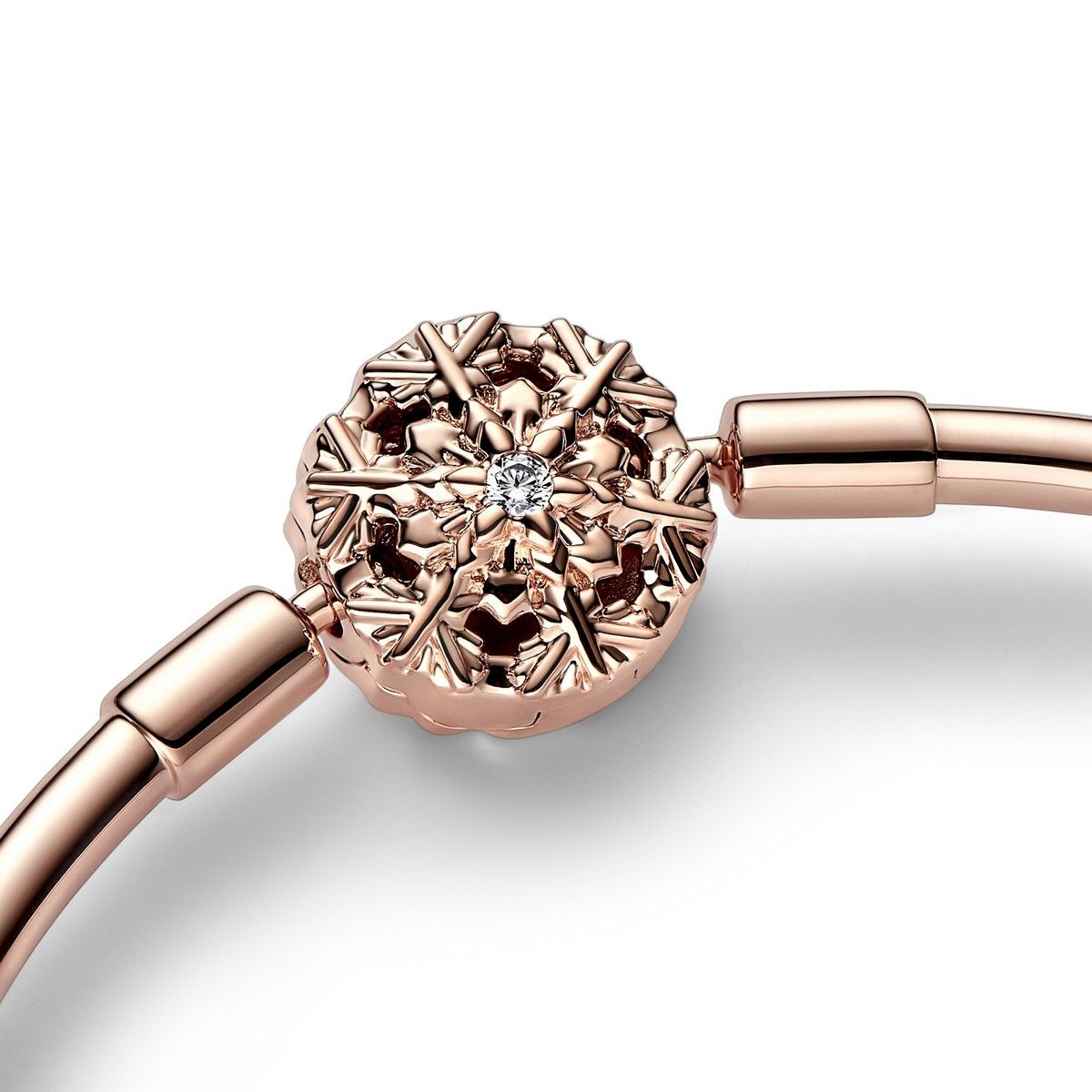 Pandora Moments Sparkling Snowflake Clasp Bangle 582338C01, exclusief en kwalitatief hoogwaardig. Ontdek nu!