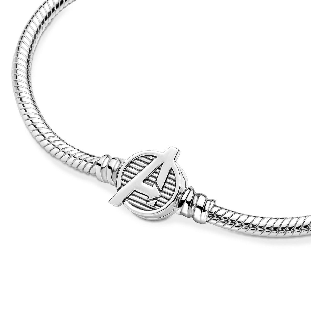 Pandora Moments Snake Chain Armband met Marvel The Avengers Logo Sluiting 590784C00, exclusief en kwalitatief hoogwaardig. Ontdek nu!