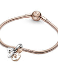 Pandora Disney Mickey Mouse Dubbele Hangende Bedel 780112C01, exclusief en kwalitatief hoogwaardig. Ontdek nu!