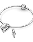 Pandora Hangslot en Sleutel Hangende Bedel 790088C01, exclusief en kwalitatief hoogwaardig. Ontdek nu!