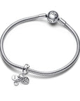 Pandora Family Infinity Triple Hangende Bedel 792201C01, exclusief en kwalitatief hoogwaardig. Ontdek nu!