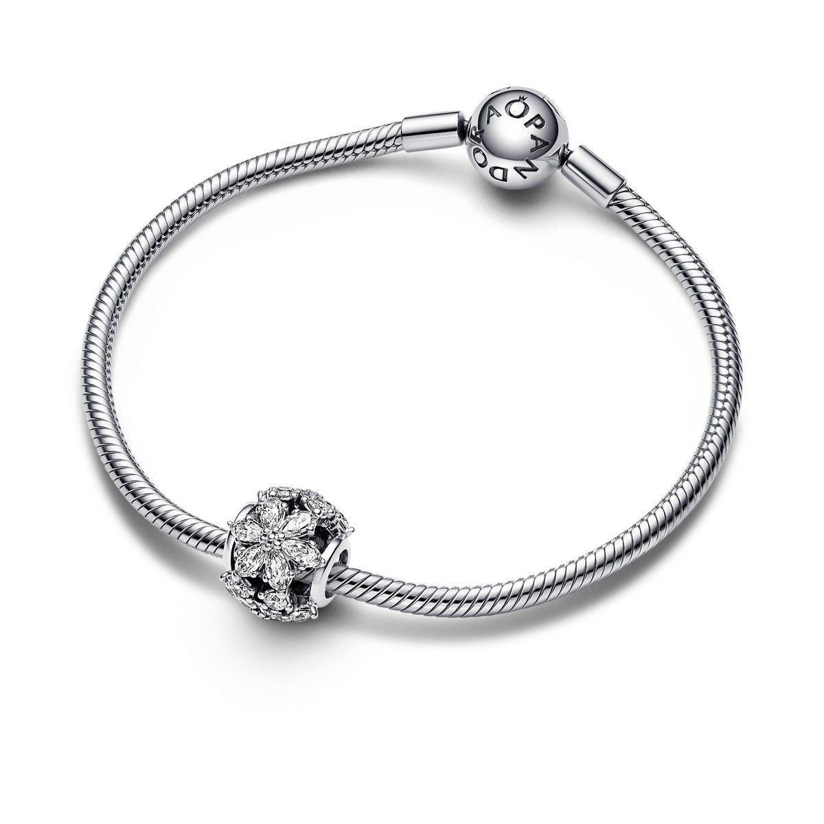 Pandora Sparkling Herbarium Cluster Round Charm 792383C01, exclusief en kwalitatief hoogwaardig. Ontdek nu!