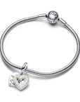 Pandora Parelmoer Wit Hart Dubbele Hangende Bedel 792649C01, exclusief en kwalitatief hoogwaardig. Ontdek nu!